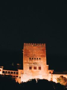 alhambra de noche